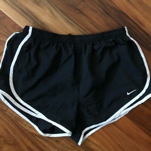 Athletic Nike shorts: Medium